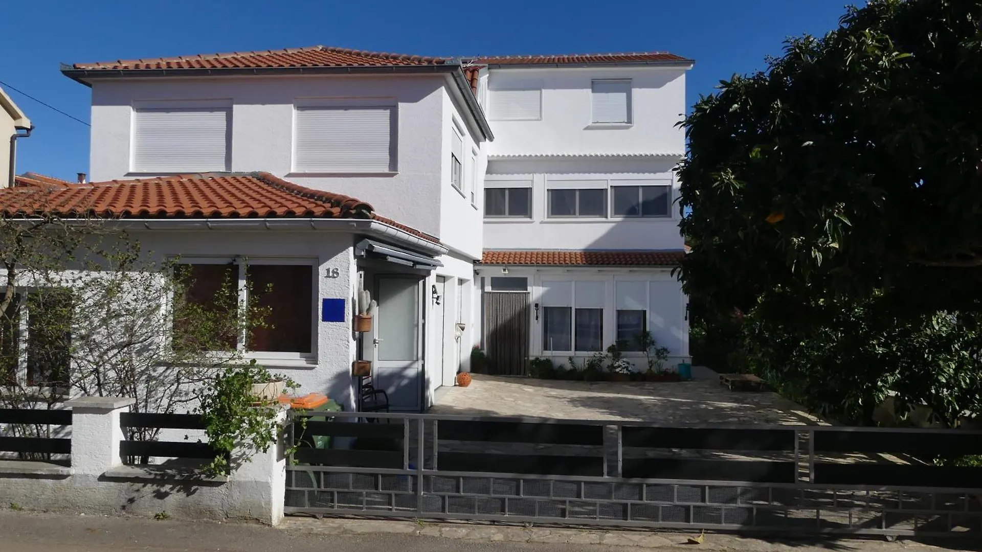 Apartment Schwarz In Petrcane II