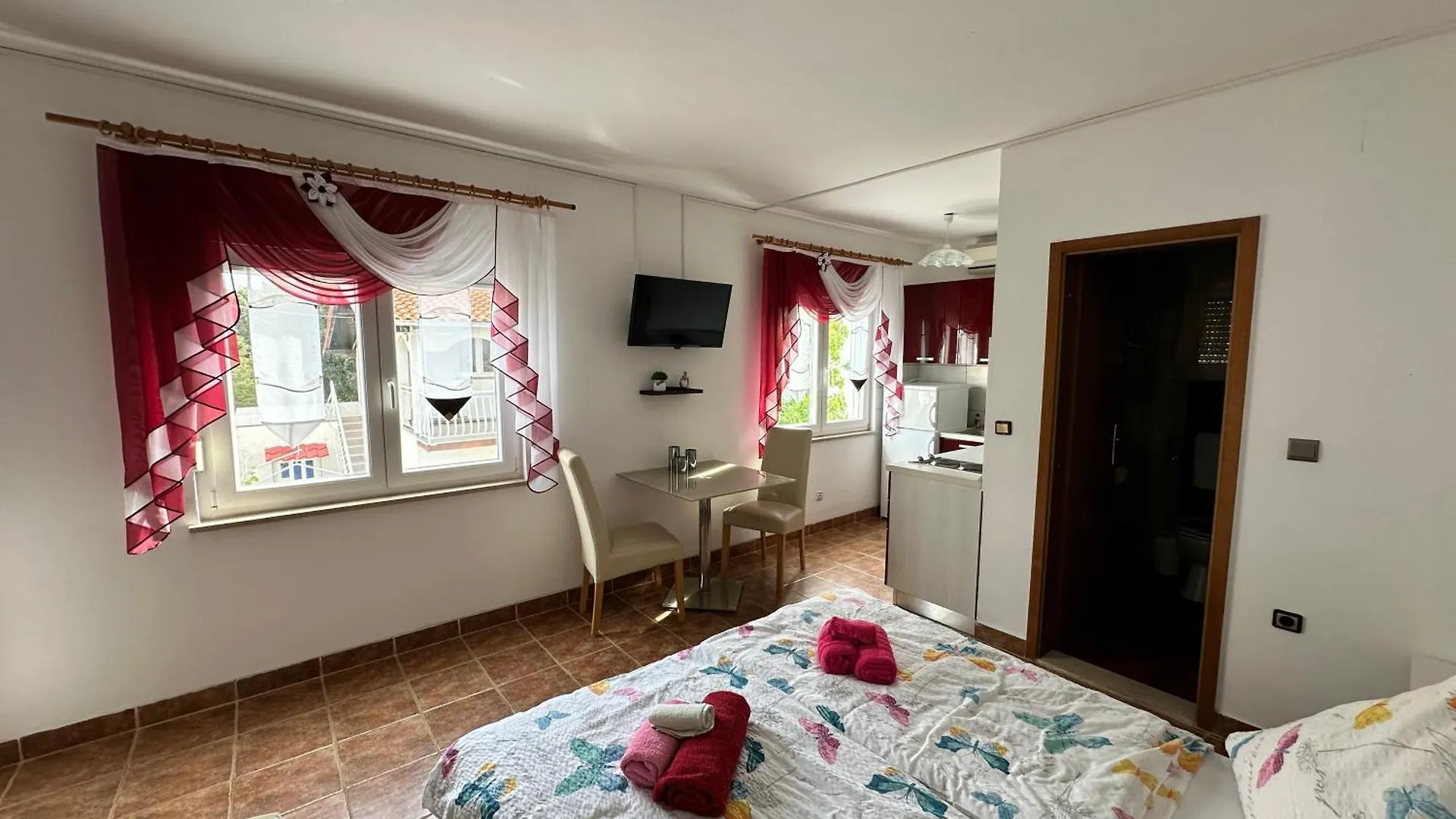 Apartment Schwarz In Petrcane II