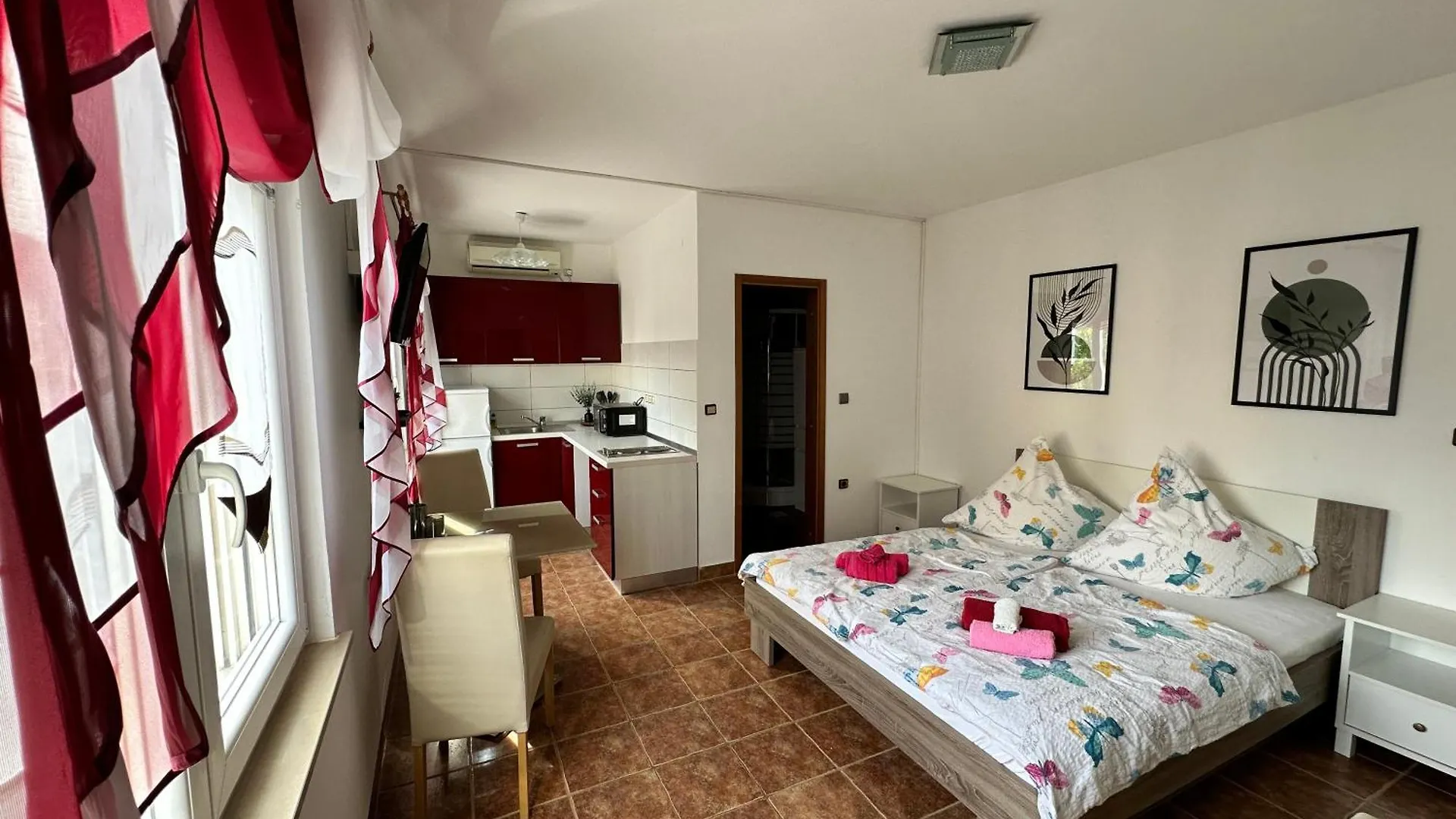 Apartment Schwarz In Petrcane II Croatia